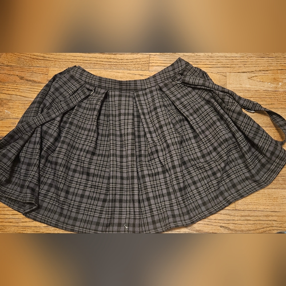 Pleated plaid skirt with suspenders